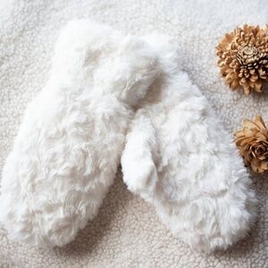 New Women's Mittens White Faux Fur Lined Winter Fashion Gloves Cozy luxury